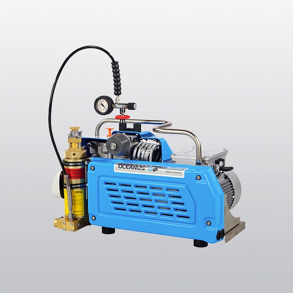 https://26915817.fs1.hubspotusercontent-eu1.net/hubfs/26915817/sarlin_website/products/Bauer-Oceanus-hengitysilmakompressori-naekymae-takaa.jpg
