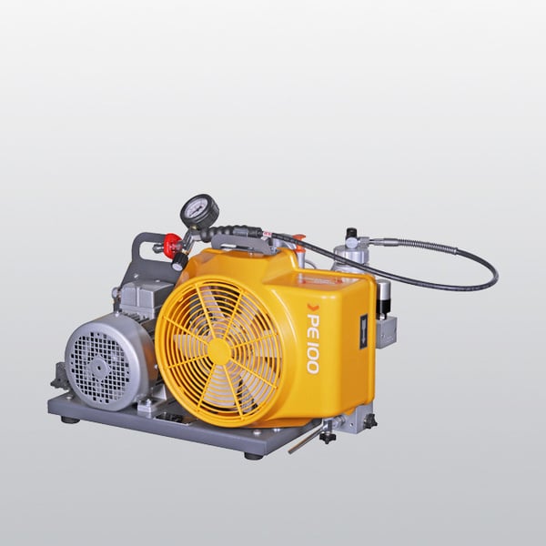 https://26915817.fs1.hubspotusercontent-eu1.net/hubfs/26915817/sarlin_website/products/Bauer-PE-100-hengitysilmakompressori-saehkoemoottori.jpg